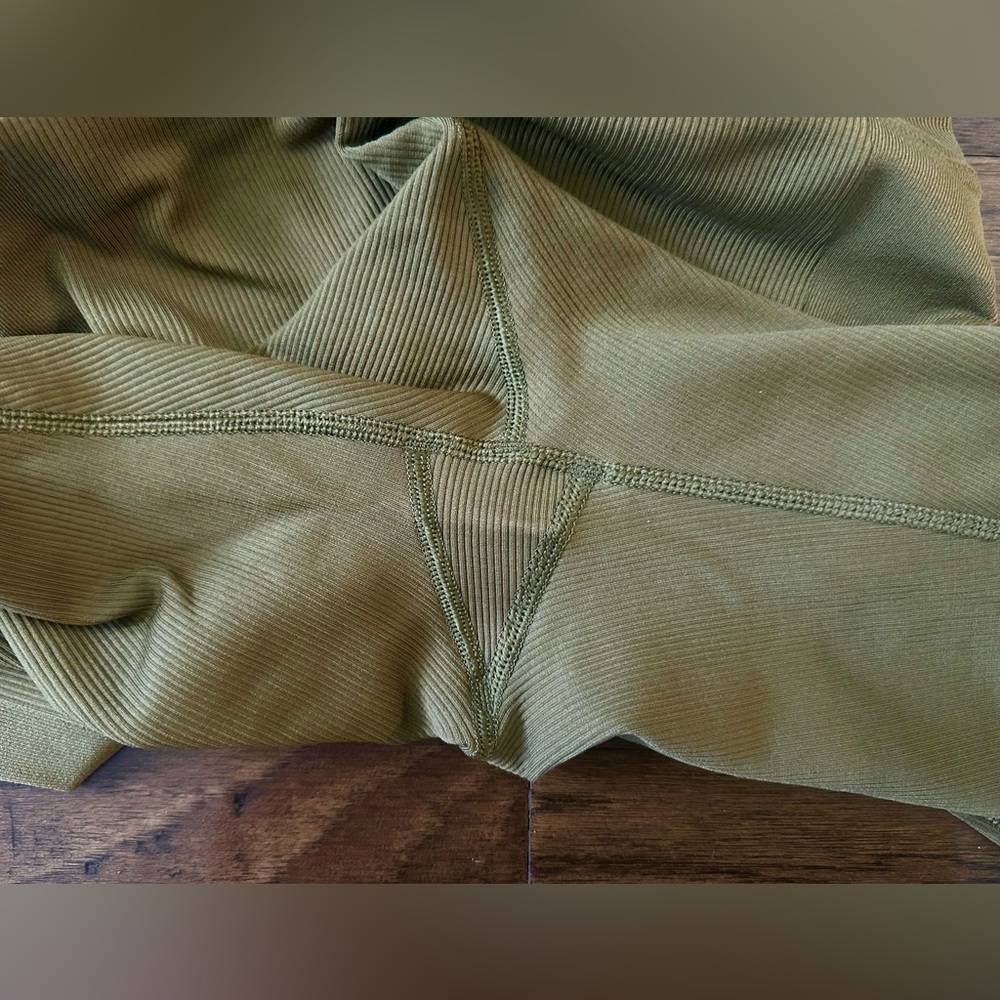 Athleta Aurora Seamless Tight in Acacia Olive Size Small - Picture 12 of 12